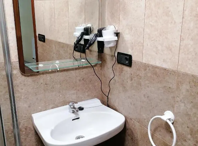 Konukevi Cuatro Caminos 3*